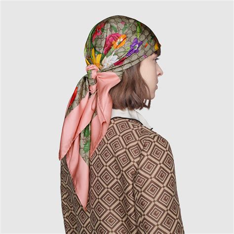 foulard gucci nero fiori|Foulard in seta con stampa GG Flora in rosa .